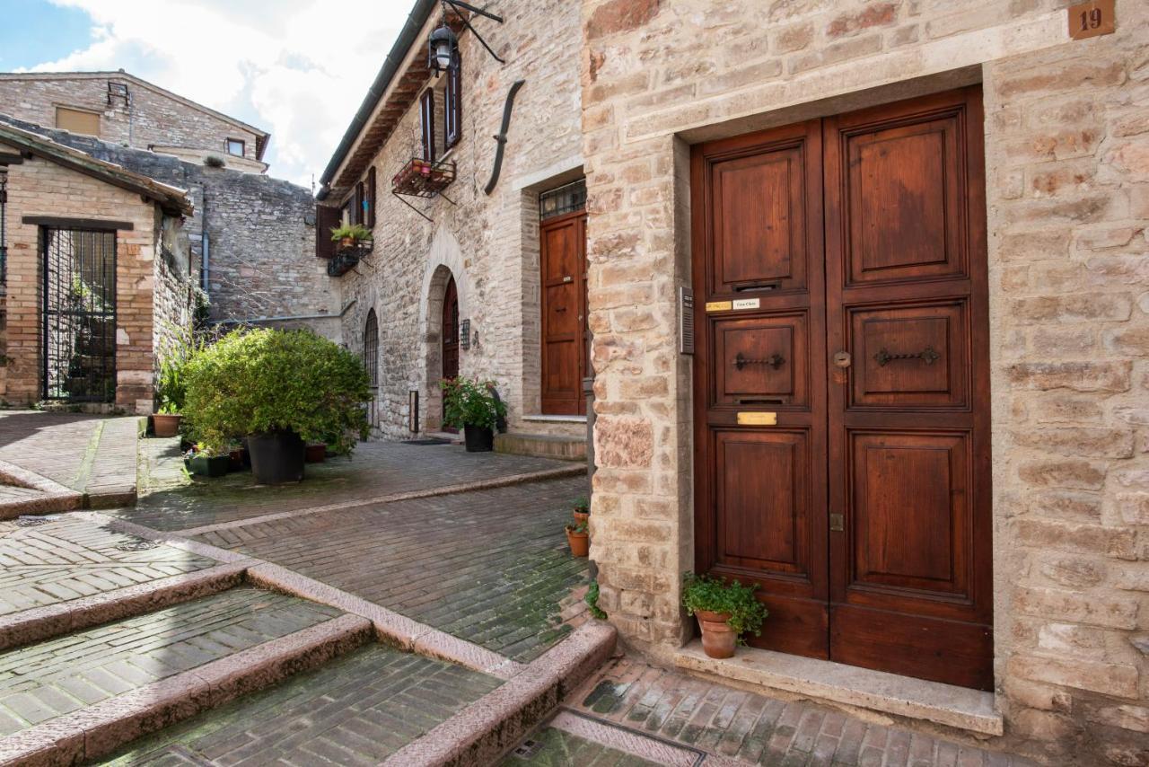 Casa Clara Appartamenti Асизи Екстериор снимка